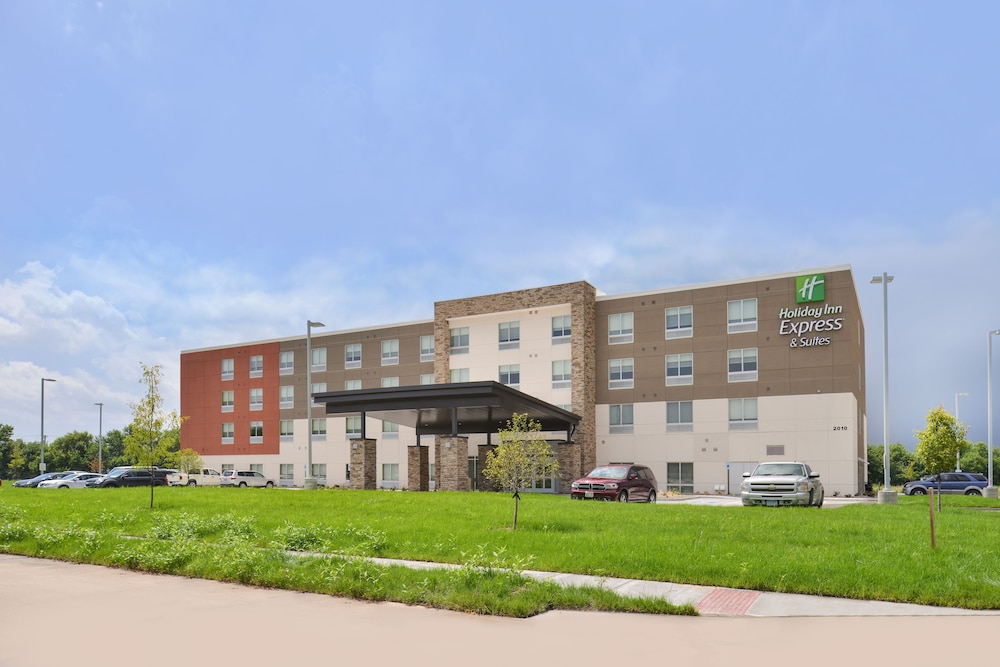 Holiday Inn Express & Suites Omaha Airport — hotel in Carter Lake