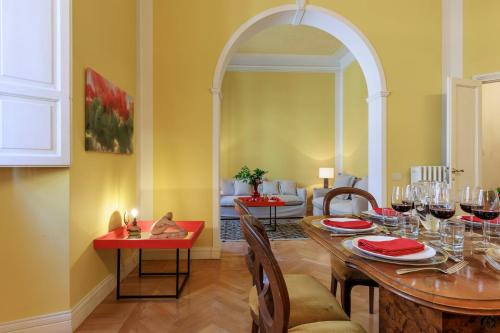 Florence Huge Apartment with Private Garden — 4-Star Luxury Hotel in Florence, Italy