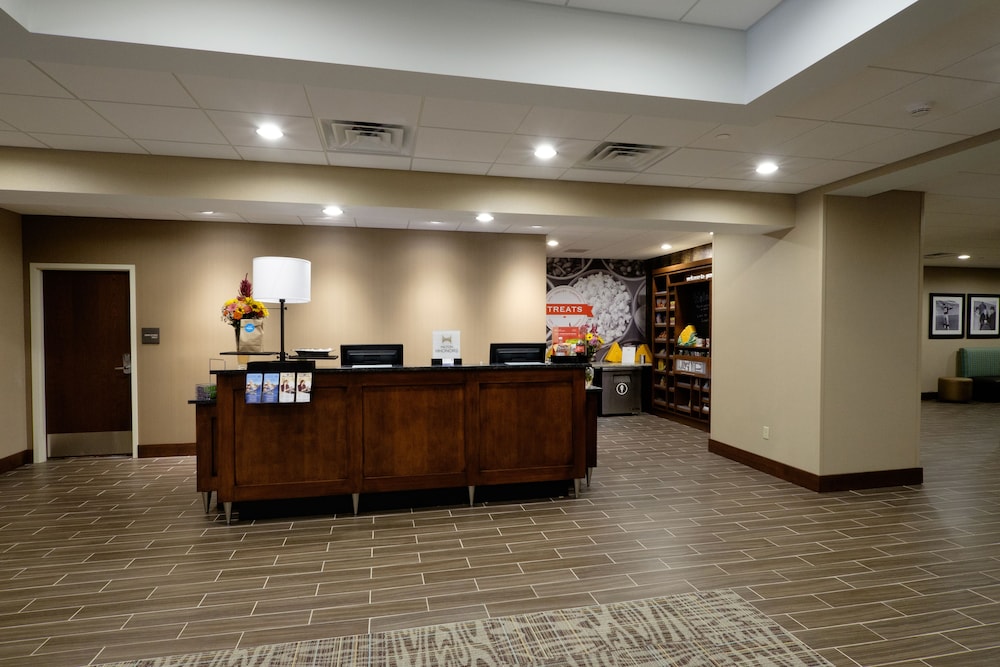 Hampton Inn Green Bay Downtown - photo 4
