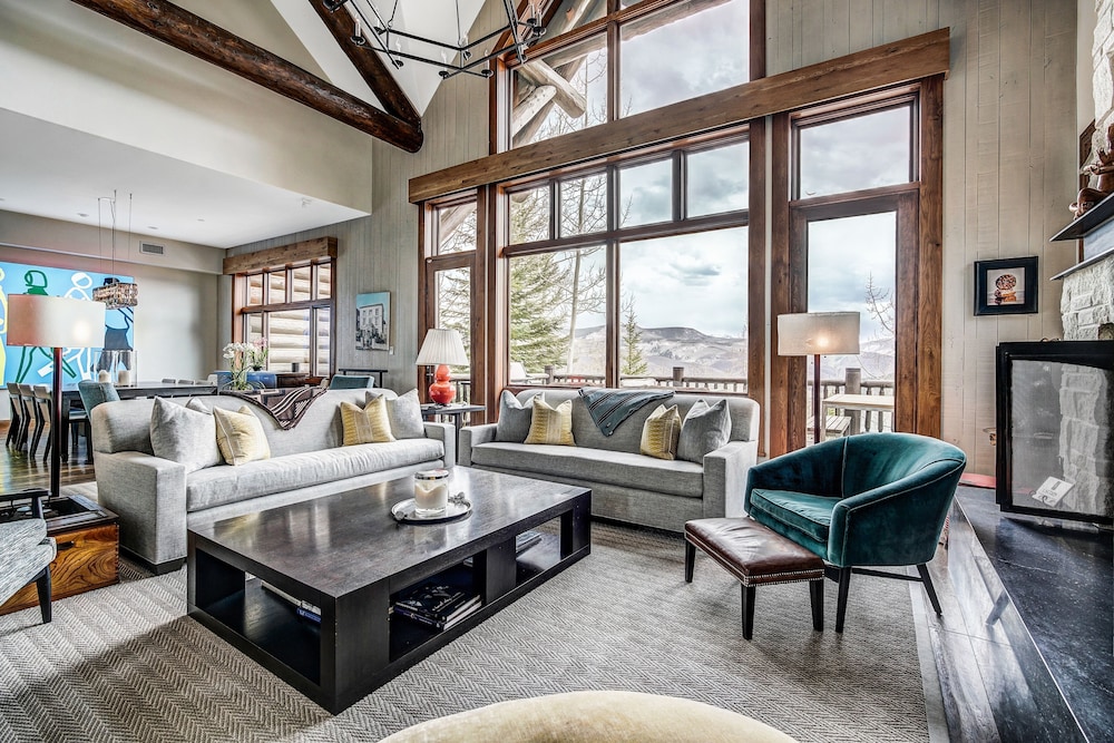 Luxury renovation Ski in Ski out 5 Br Private Townhome Top of Bachelor Gulch majestic view & exclusive location by RedAwning — 4-Star Luxury Hotel in Avon, United States