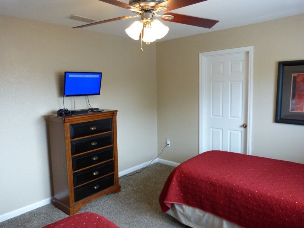 Stunning 6 Bedroom 4 Bath Pool Home in the Windsor Hills Resort - photo 6