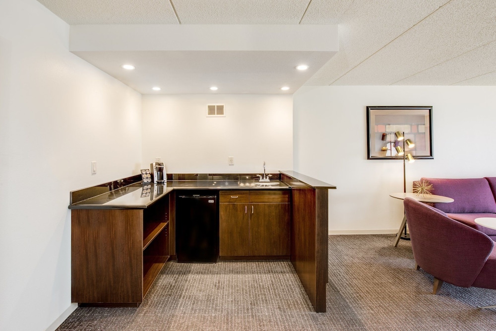 Crowne Plaza Milwaukee Airport by IHG - photo 6