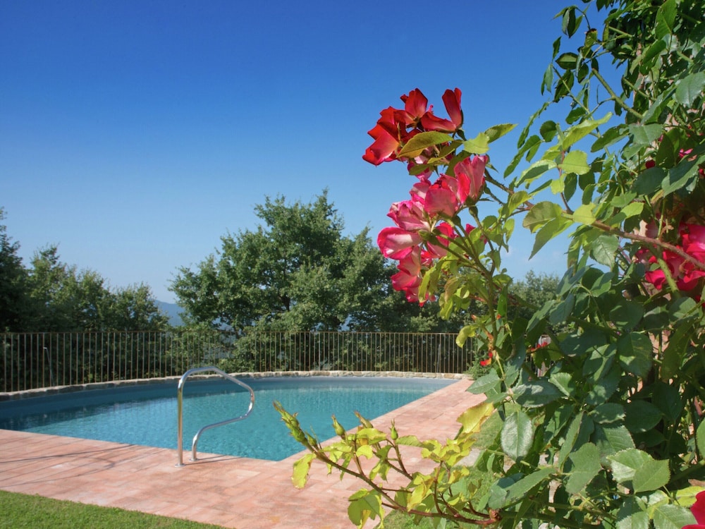 Villa Mandorlo Pomaio Wines & Hospitality — 4-Star Luxury Hotel in Arezzo, Italy