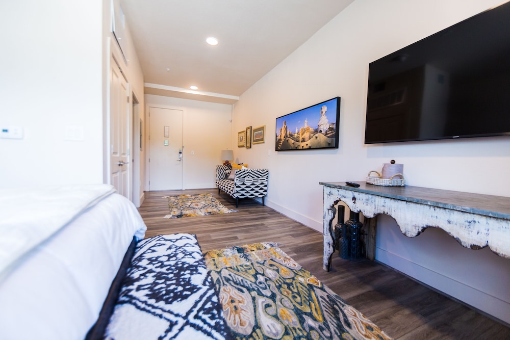 Bishop Arts Hotel by Qresorts. - photo 24