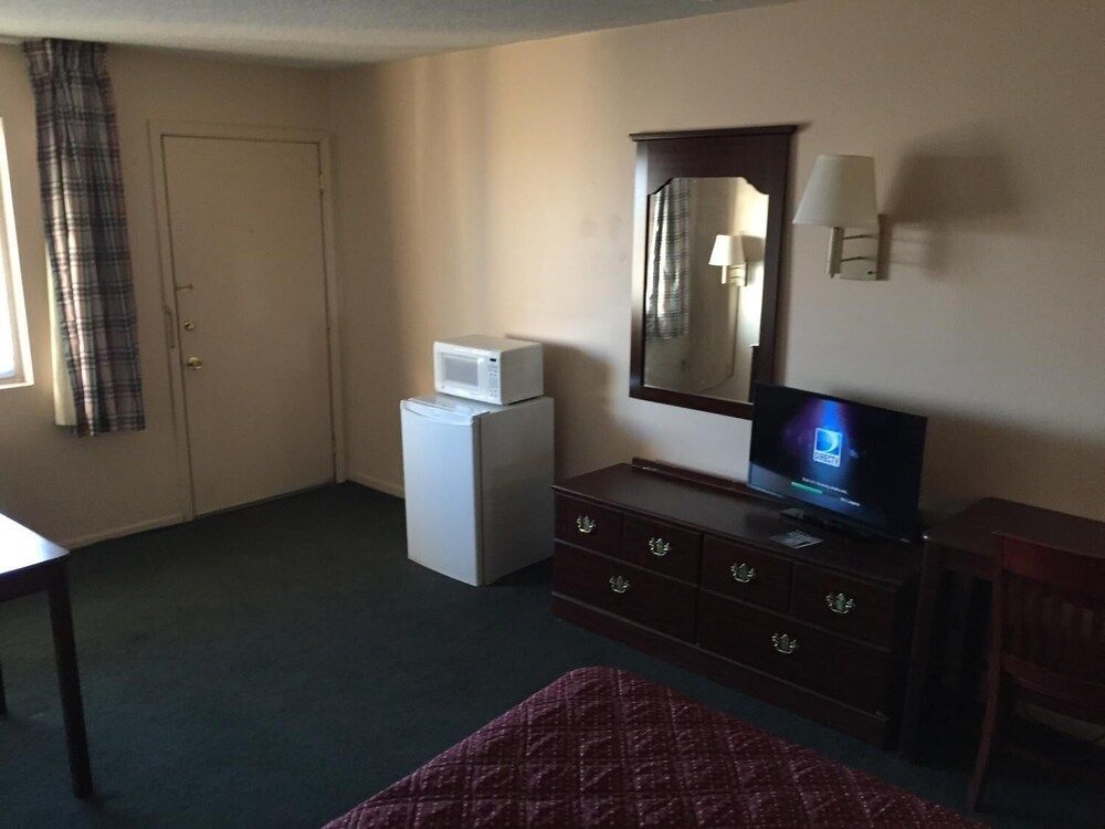 Slumber Inn Of Harrisonville - photo 12
