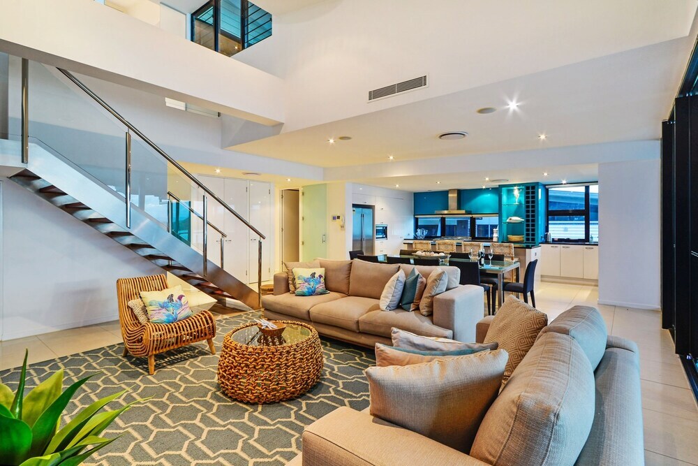 Edge 12 Hamilton Island Oceanfront villa with buggy — 4-Star Luxury Hotel in Hamilton Island, Australia