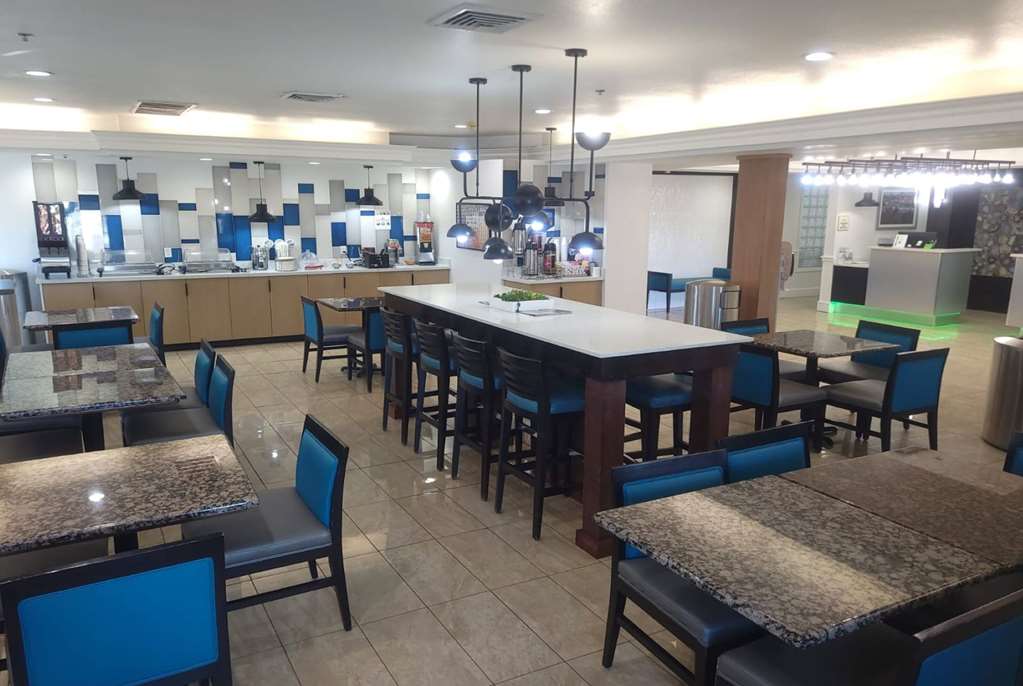 La Quinta Inn & Suites by Wyndham Dalhart - photo 75