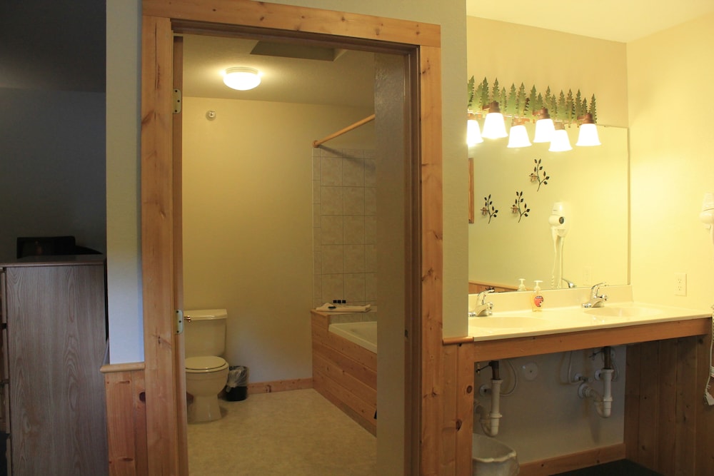Viking Bay Resort & Lodge - photo 14