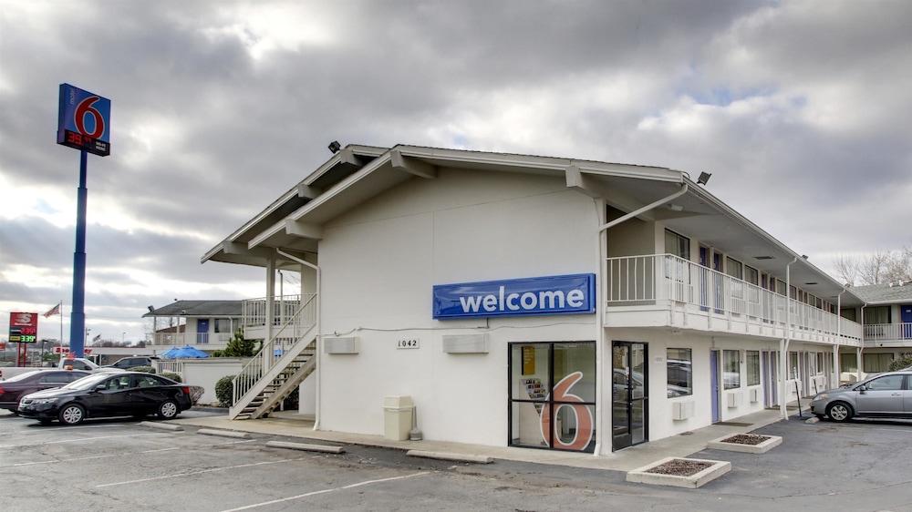 Howard Johnson Inn Elizabethtown - photo 8