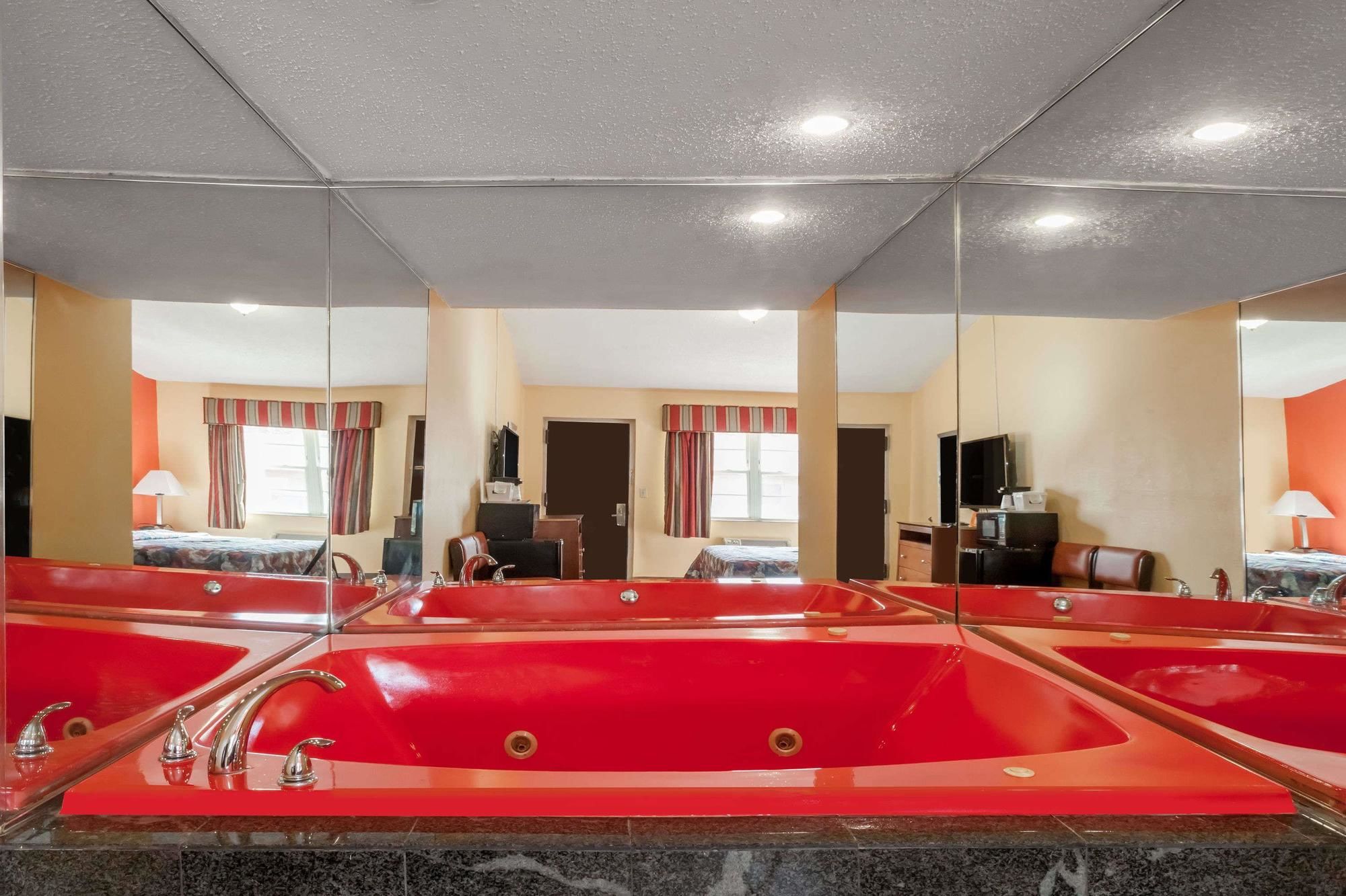 Travelodge by Wyndham Jersey City - photo 32