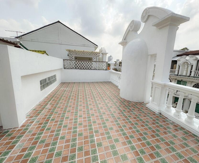 Private House 3 Suite Beds Double Beds in Heart of Phromphong