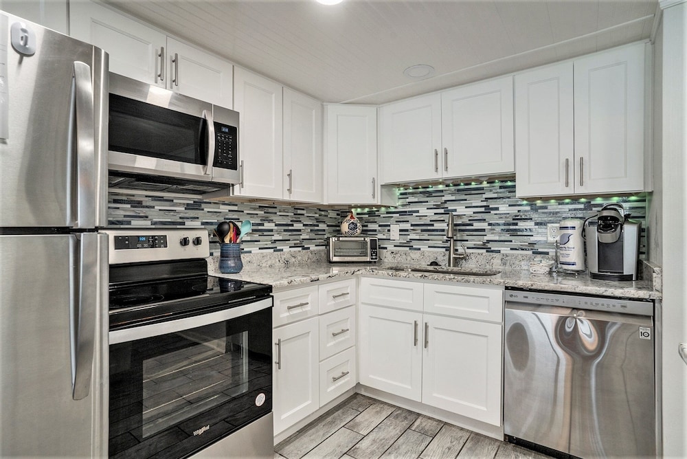 1201 Waters Edge Resort 3 Bedroom Condo by RedAwning - photo 10