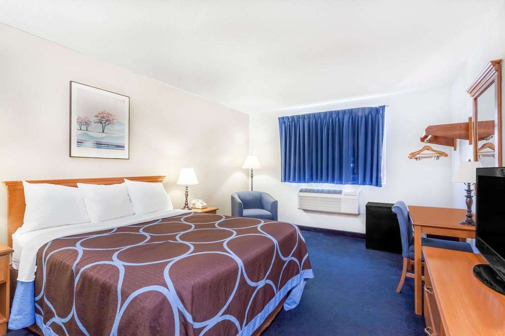Super 8 by Wyndham Montgomery Maybrook - photo 12