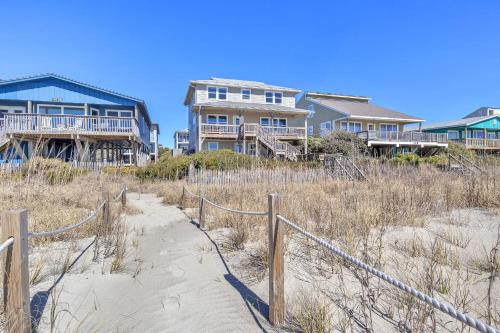 Yorkshire by Oak Island Accommodations - photo 50