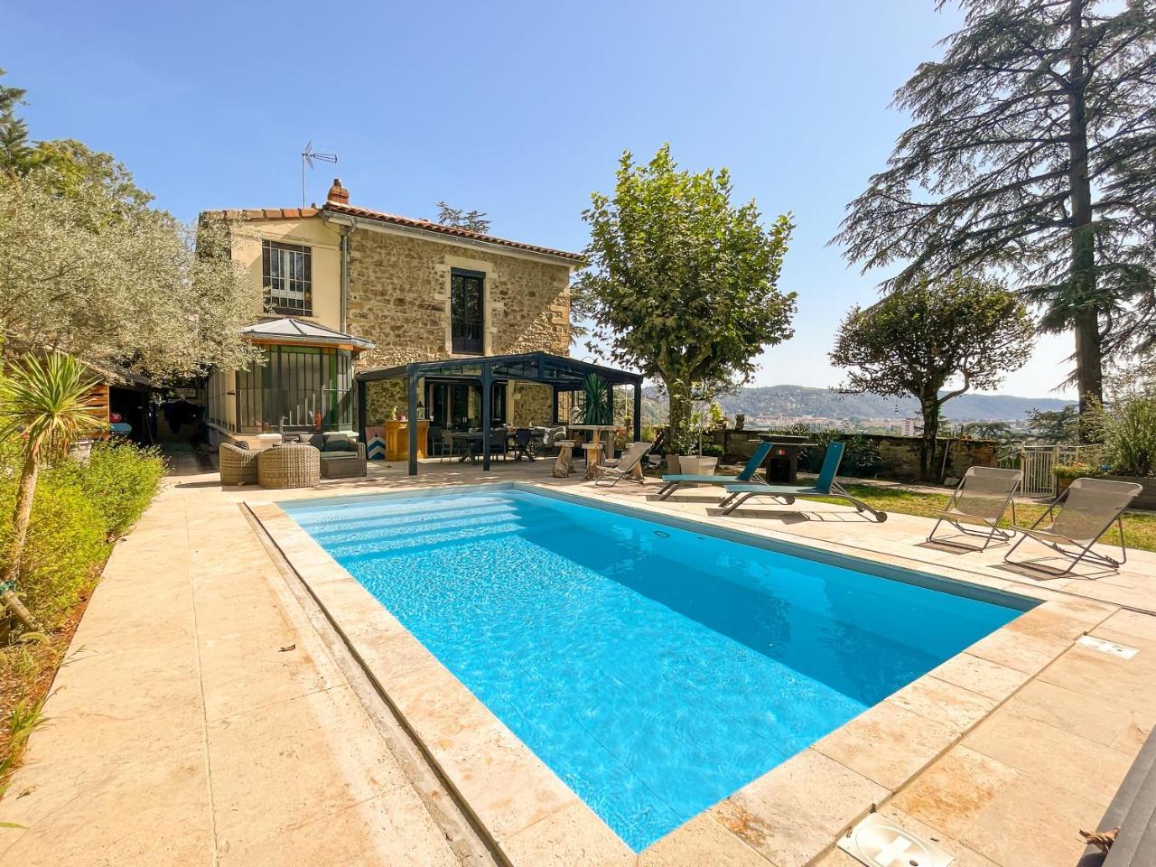 Gite Au Chat Bucheron — 4-Star Luxury Hotel in Vienne, France