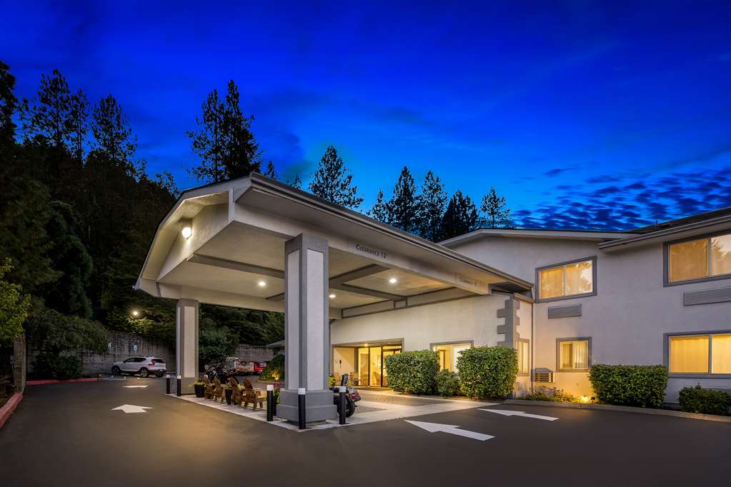 Best Western Inn At The Rogue - featured photo