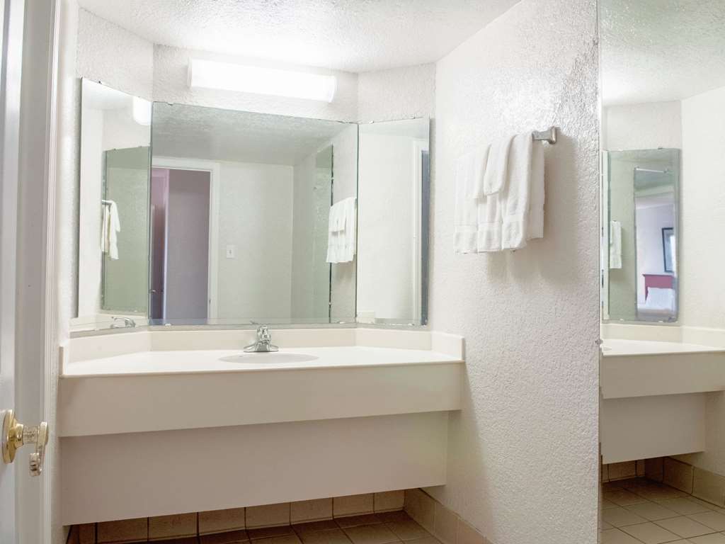 La Quinta Inn by Wyndham New Orleans Veterans Metairie - photo 27