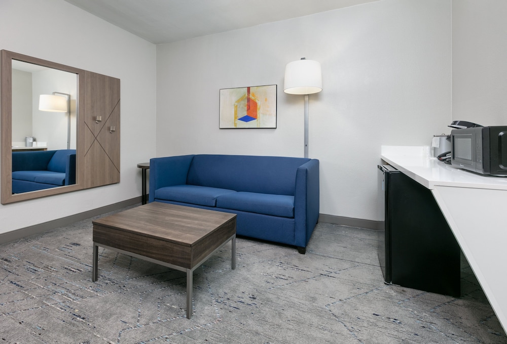 Holiday Inn Express & Suites Dallas Park Central Northeast by IHG - photo 2