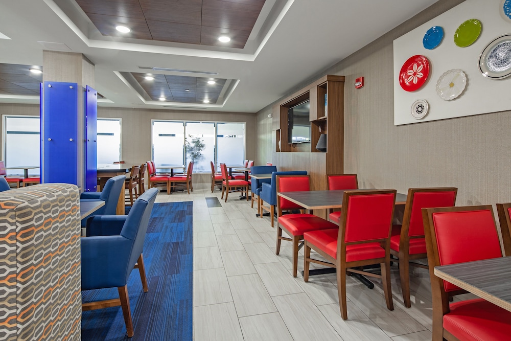 Holiday Inn Express & Suites Chattanooga by IHG - photo 40