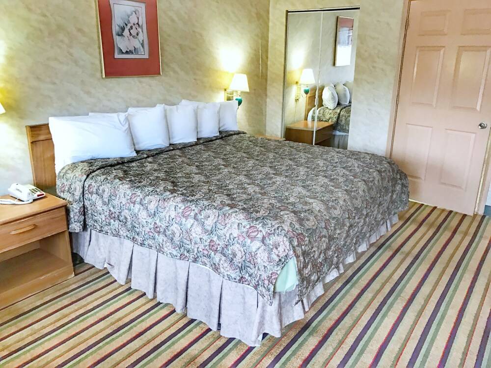 Red Roof Inn & Suites Athens AL - photo 5