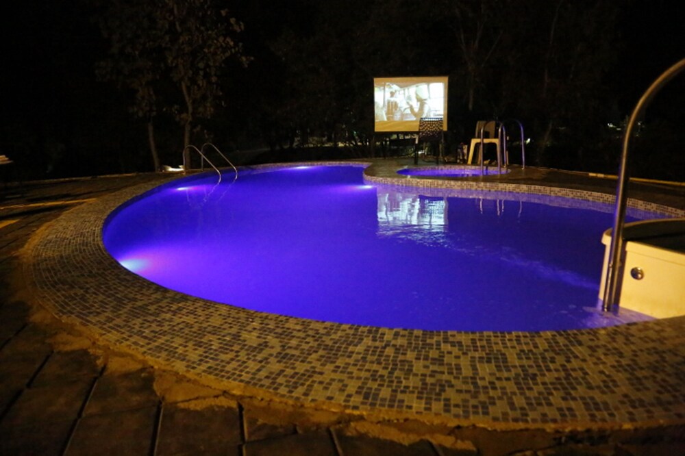 Green woods Resort — hotel in Umaria