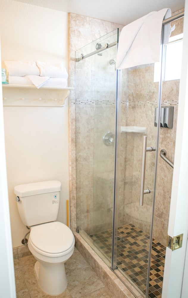 Sea Otter Inn - photo 22