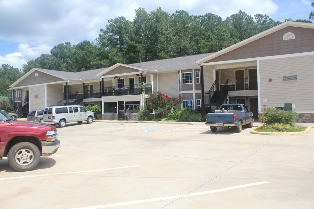 High Falls Inn and Suites in Barnesville, United States