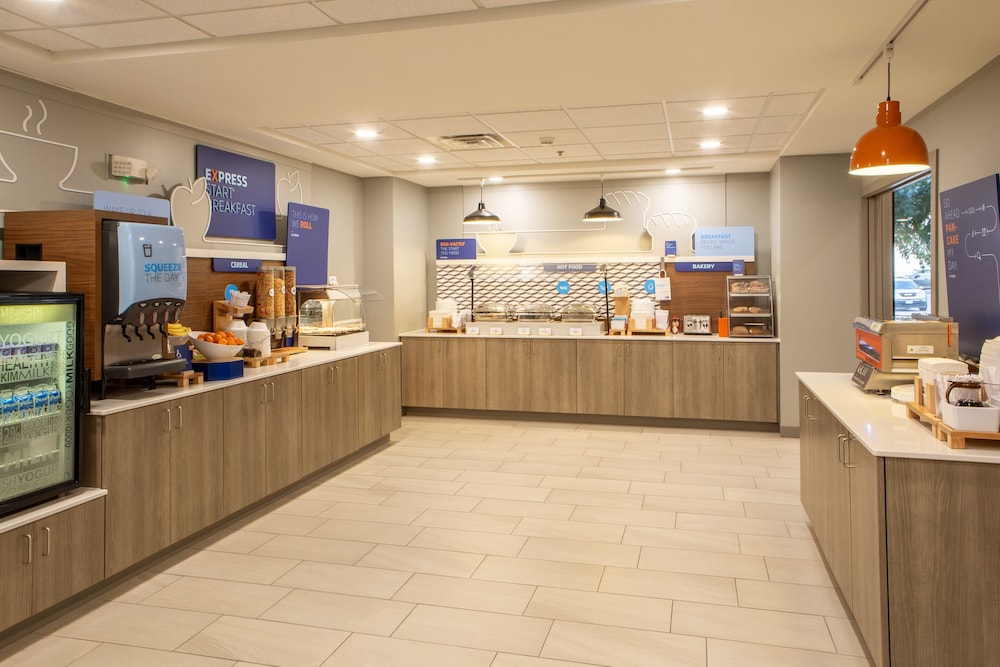 Holiday Inn Express & Suites Sioux City Southern Hills by IHG - photo 80