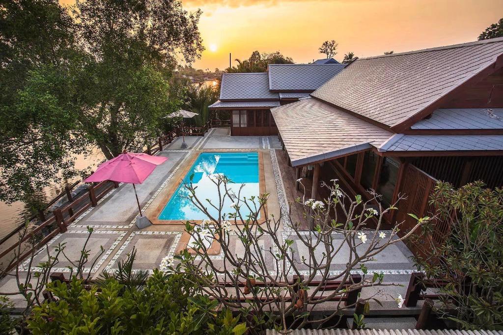 Baankwaeom Boutique Homestay Amphawa — 4-Star Luxury Hotel in Amphawa, Thailand