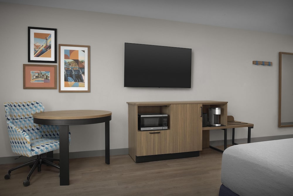 Hampton Inn Lenoir City - photo 5