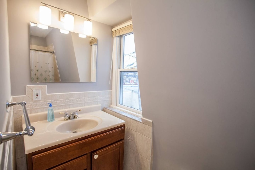 Central Boston 5 Bed 2 Bath North End sleeps 10 - photo 30
