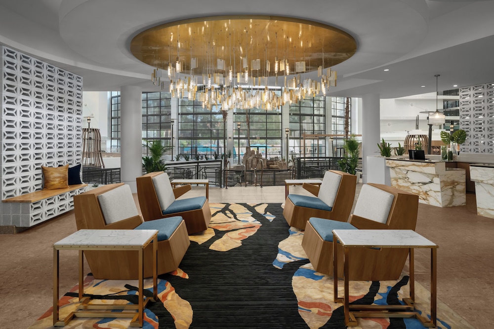 Embassy Suites by Hilton Phoenix Biltmore - photo 6