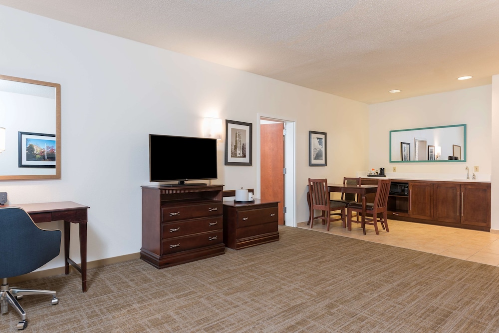 Hampton Inn East Lansing - photo 7
