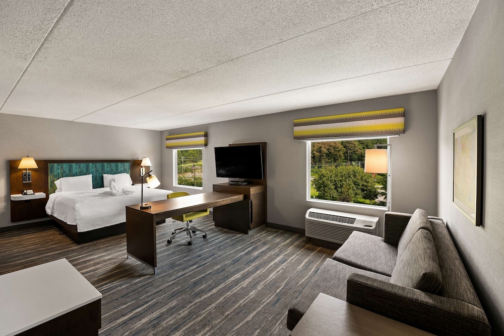 Hampton Inn & Suites Poughkeepsie - photo 18