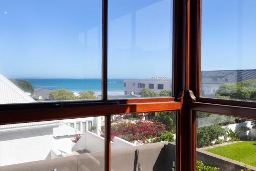 Cape Coastal Villa Blouberg Village — 4-Star Luxury Hotel in Cape Town, South Africa