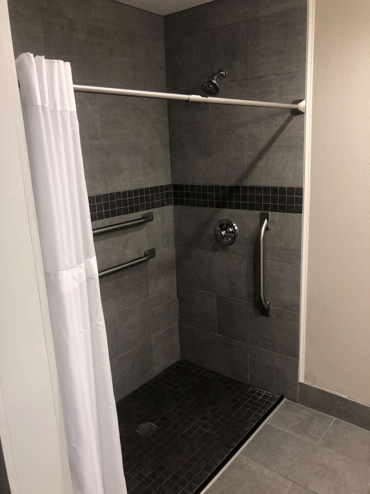 Best Western Plus Vermilion River Inn & Suites - photo 30