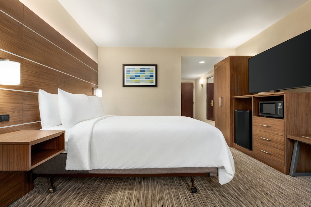 Holiday Inn Express & Suites Philadelphia Mt. Laurel by IHG - photo 6