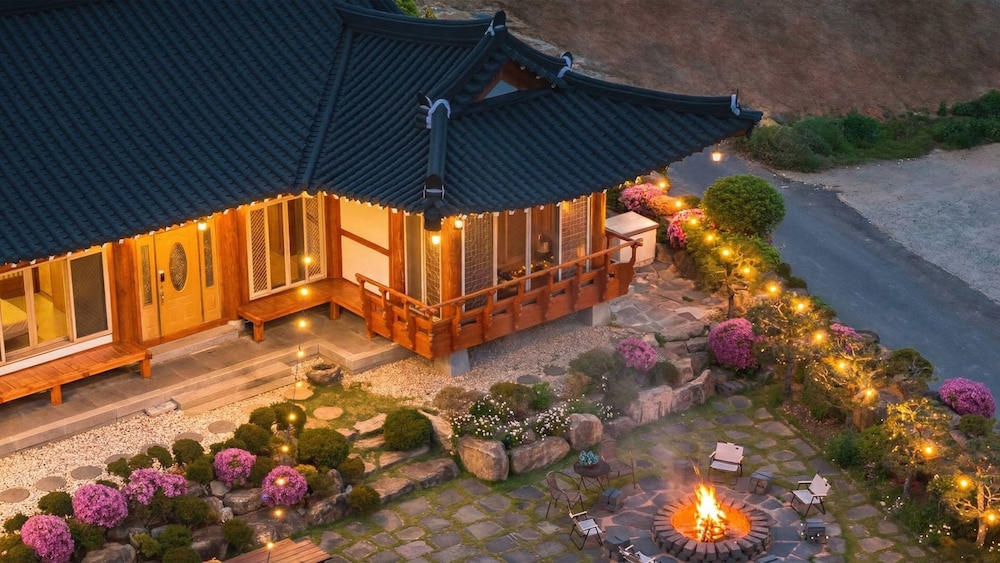 Ellon Hanok Pension — 4-Star Luxury Hotel in Yeosu, South Korea