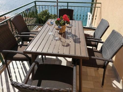 House Karlo Apartments One Bedroom Apartment with Balcony A4 — 4-Star Luxury Hotel in Omis, Croatia