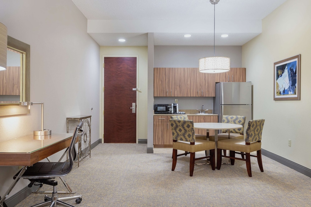Hampton Inn & Suites Wellington - photo 10