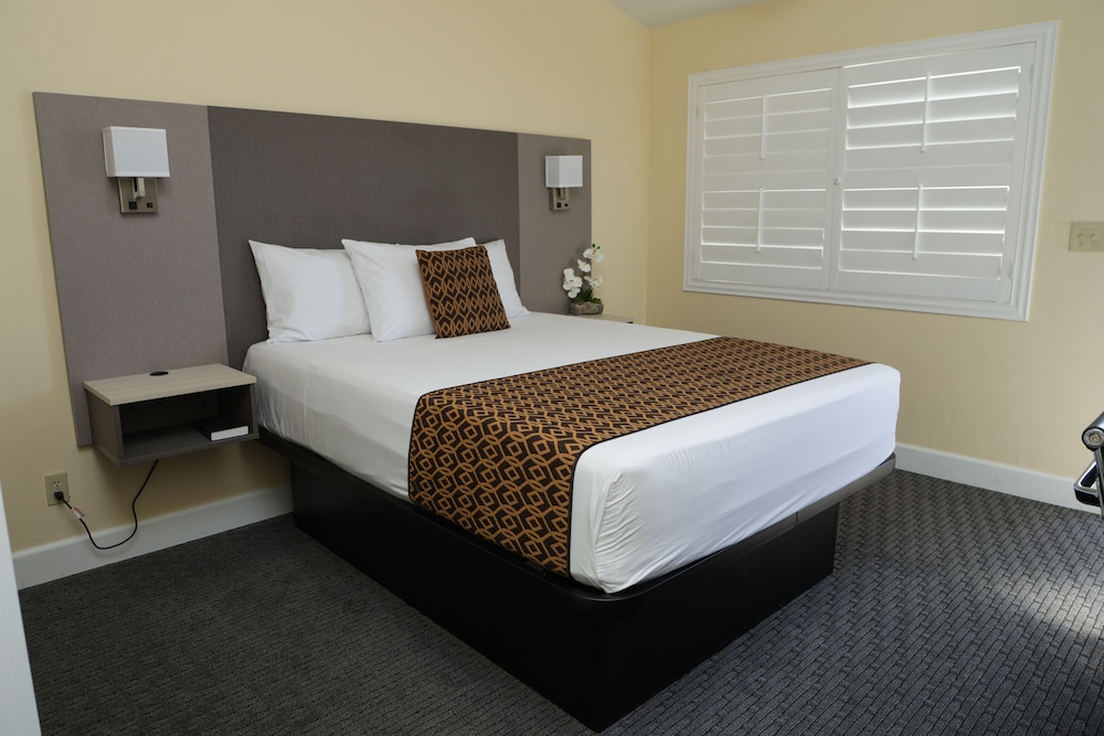 Silver Surf Motel - photo 40