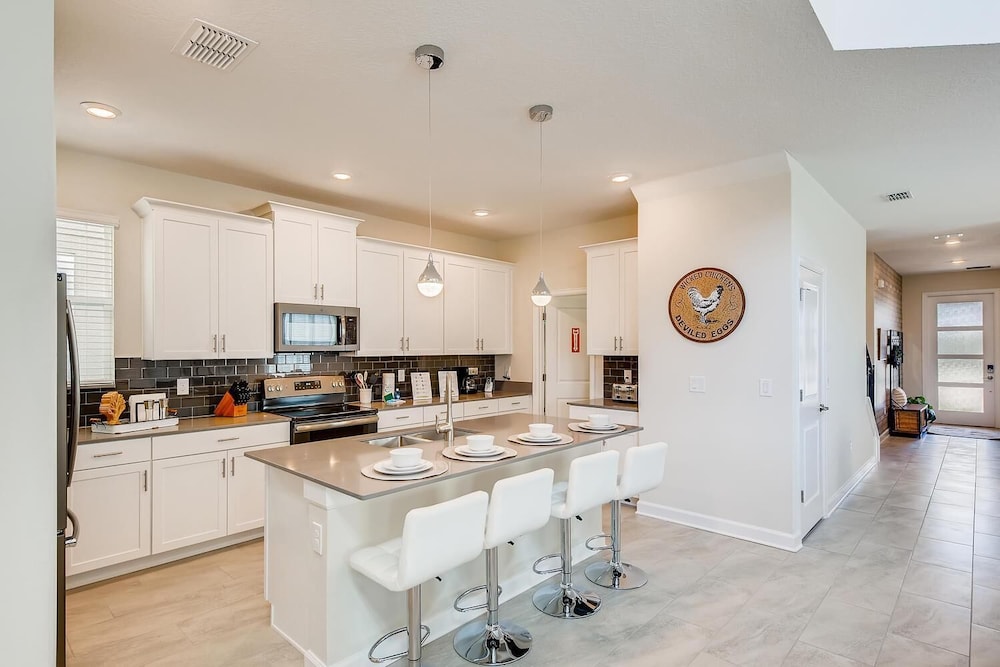 8958 Cc 5br Single Family Retreat with Private Pool - photo 10