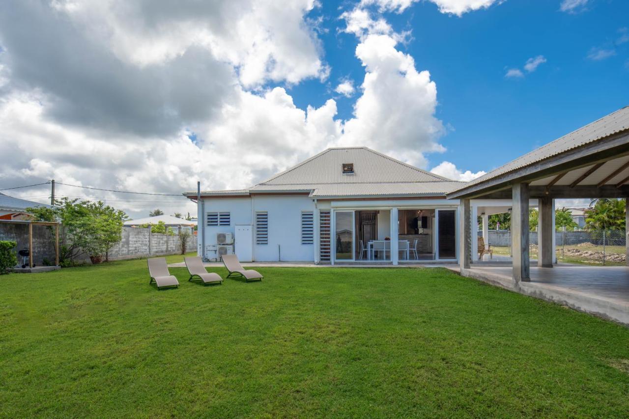 Villa Lynko 3 Chambres Climatisées Jardin Tropical Plages du Moule à 10 minutes — 4-Star Luxury Hotel in Le Moule, Guadeloupe