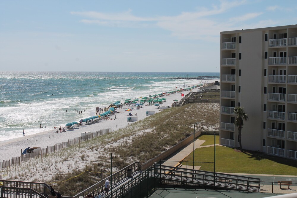 Holiday Surf and Racquet Club - photo 52