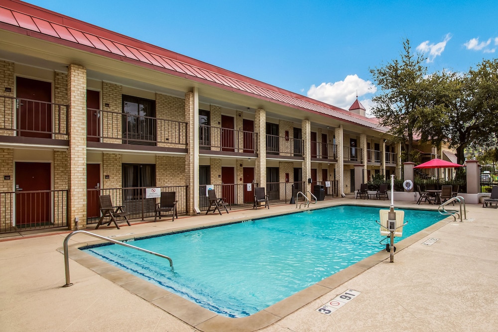 Red Roof Inn PLUS Dallas Addison - photo 31