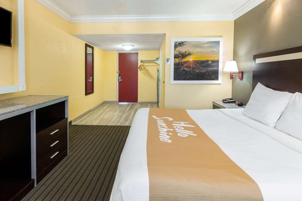 Days Inn by Wyndham Nanuet Spring Valley - photo 6