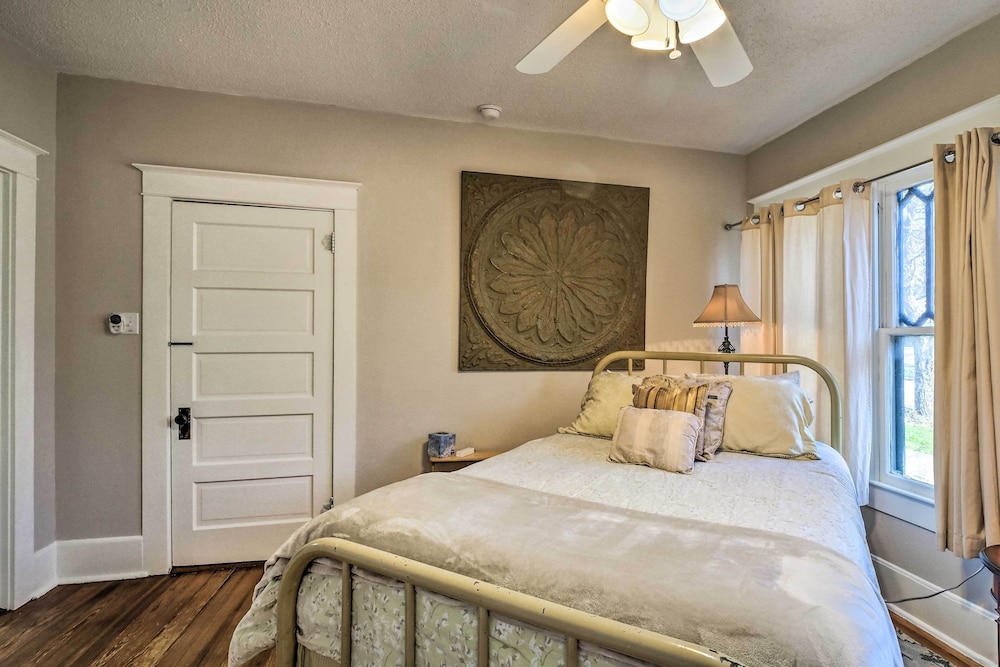 Georgetown Vacation Rental Close to Town Square - photo 23