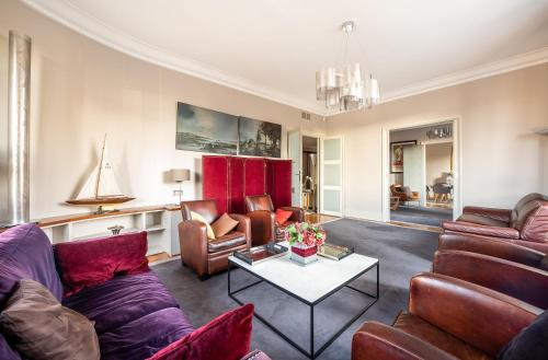 Spacieux et AclAcgant appartement Porte des ternes — 4-Star Luxury Hotel in Paris, France