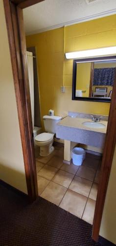 Deluxe Inn Jasper - photo 6