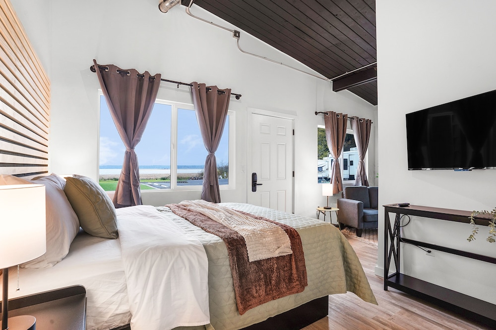 South Bay Inn - photo 8
